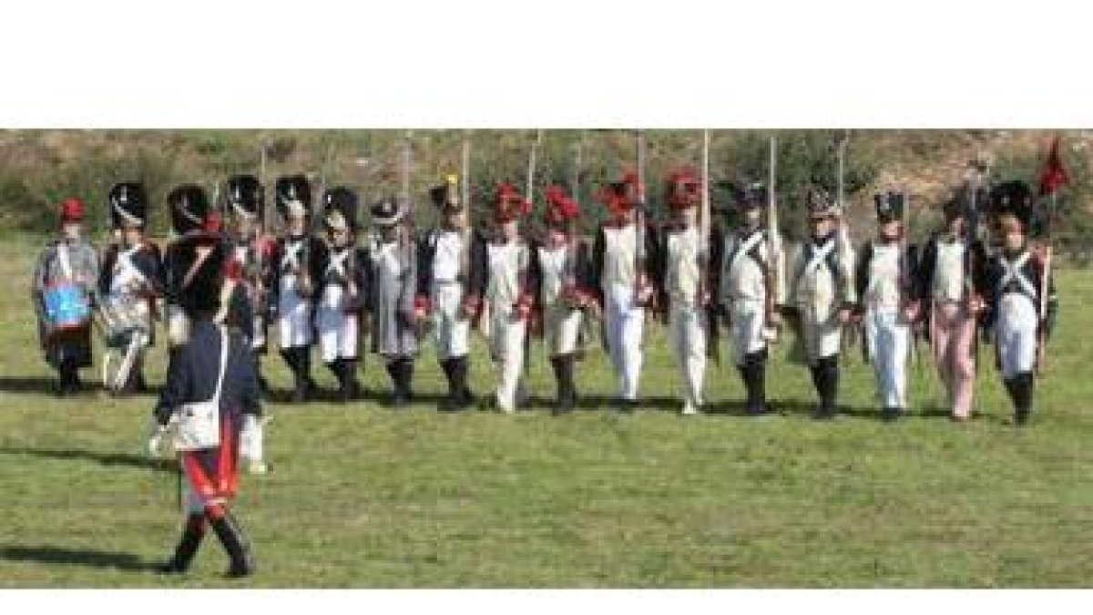 Soldados de la infantería ligera francesa y de la guardia del emperador, durante los ejercicios