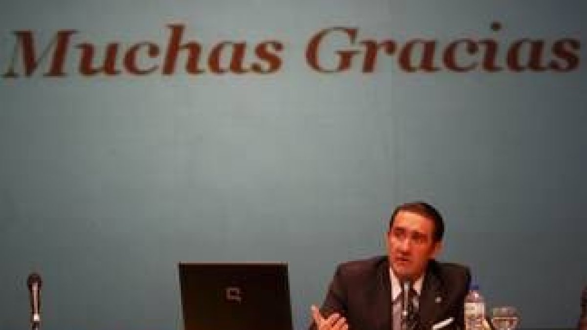 Juan Carlos Suárez-Quiñones presentó una de las ponencias