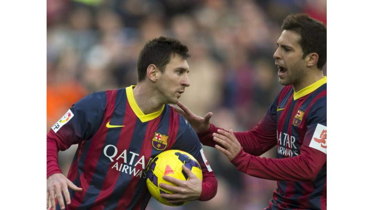 Messi y Jordi Alba celebran uno de los goles del argentino.
