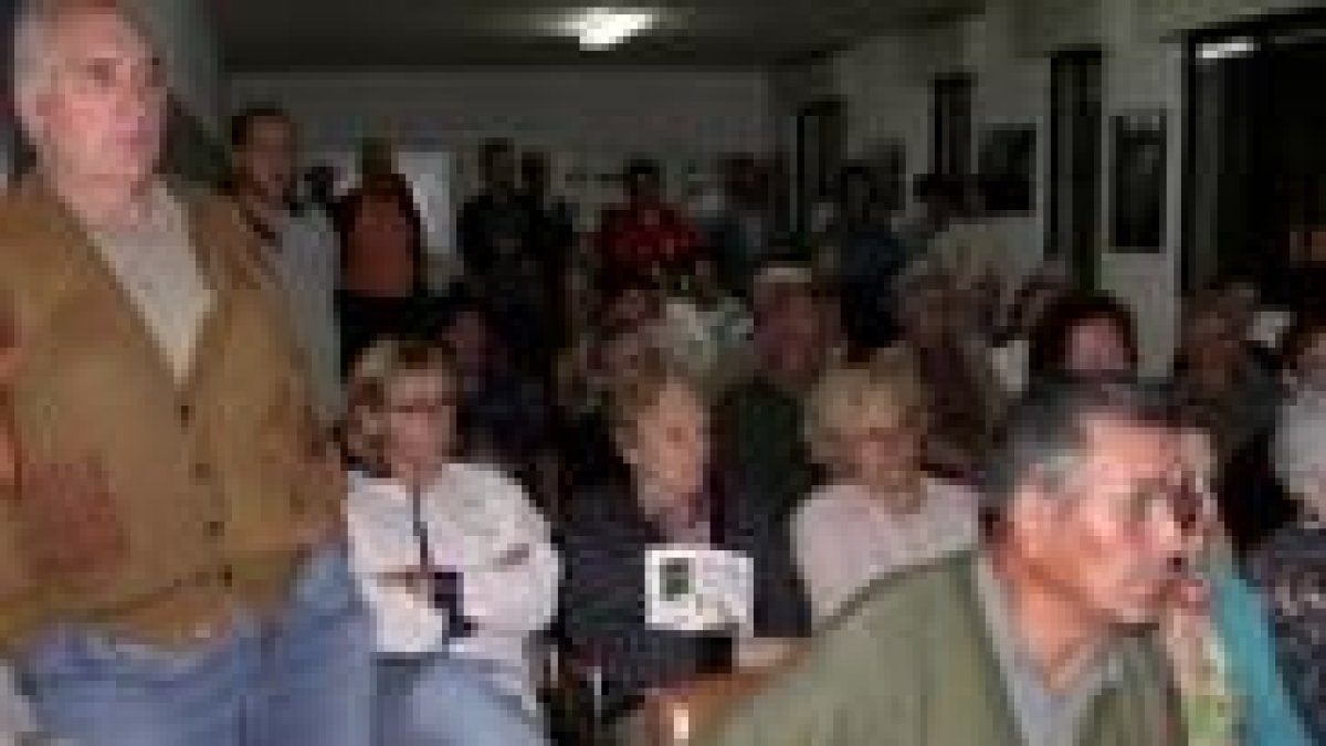 Imagen del público asistente a la charla que se celebró en Hospital