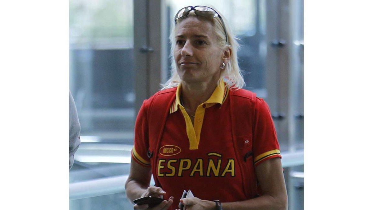 Marta Domínguez viajó ayer a Londres sin hacer declaraciones.