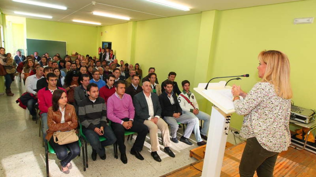 Isabel Carrasco, ayer, en el acto con los jóvenes del partido.