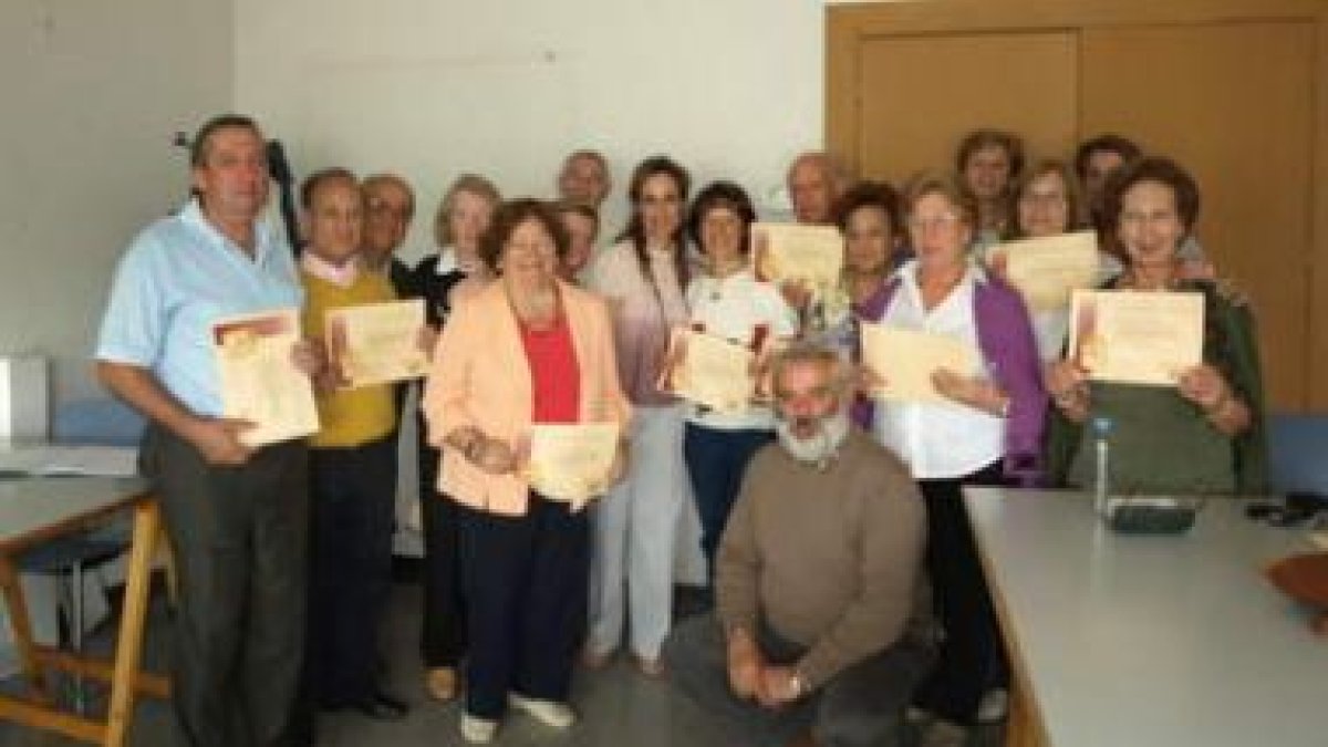 Foto de familia de los participantes en el concurso de fotografía del Ayuntamiento.