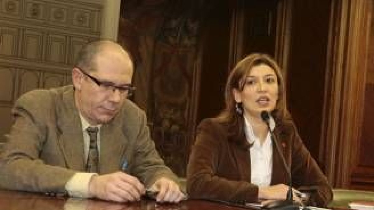 El representante de la Unión Hotelera, Quindós, junto a Susana Travesí