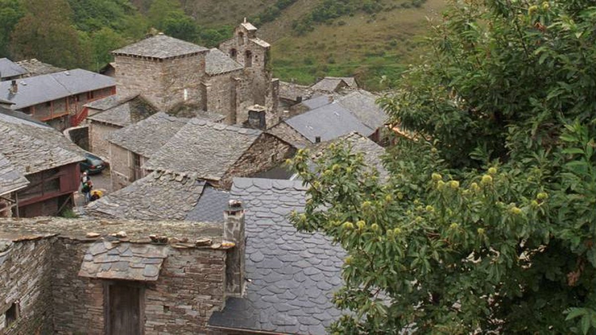 Imagen de archivo de Peñalba, con la iglesia en el centro.