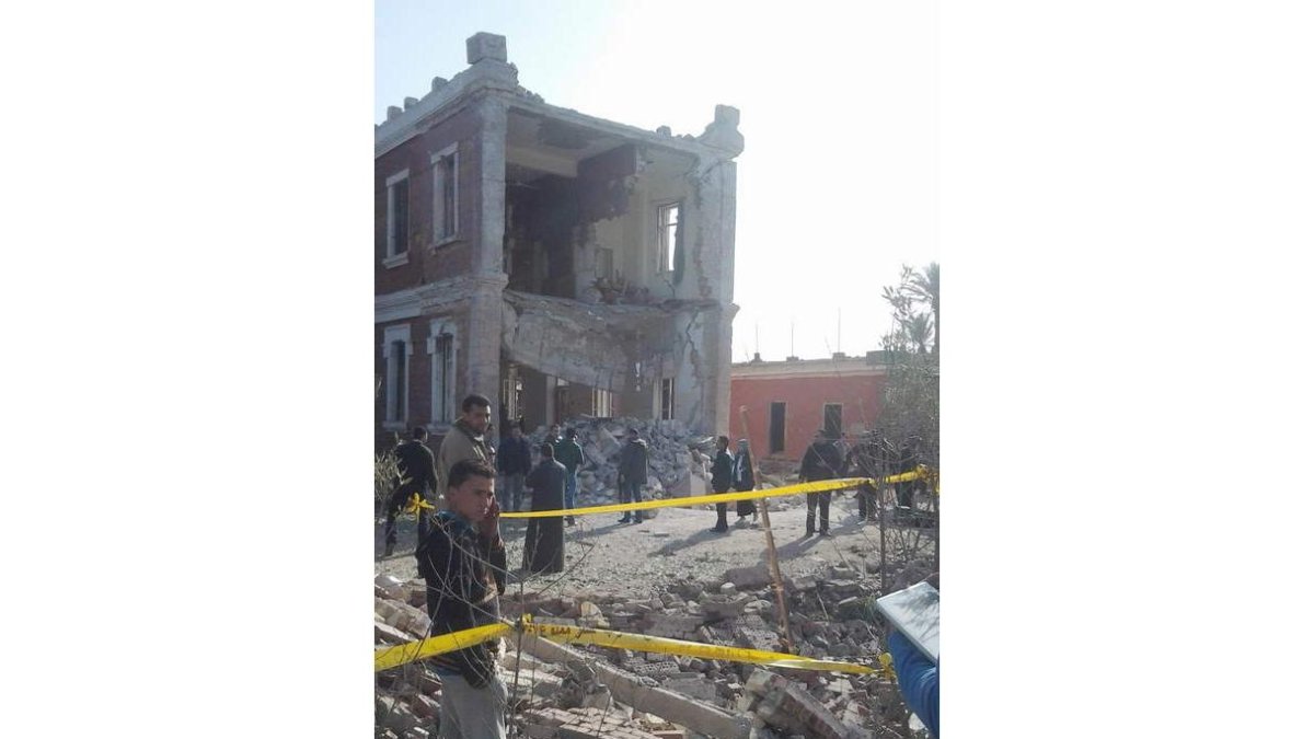 Estado en el que quedó el edificio tras estallar el coche bomba.