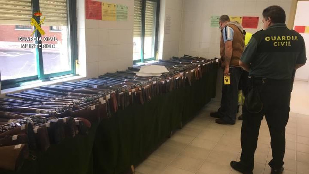 Las armas subastadas en la Comandancia de León.