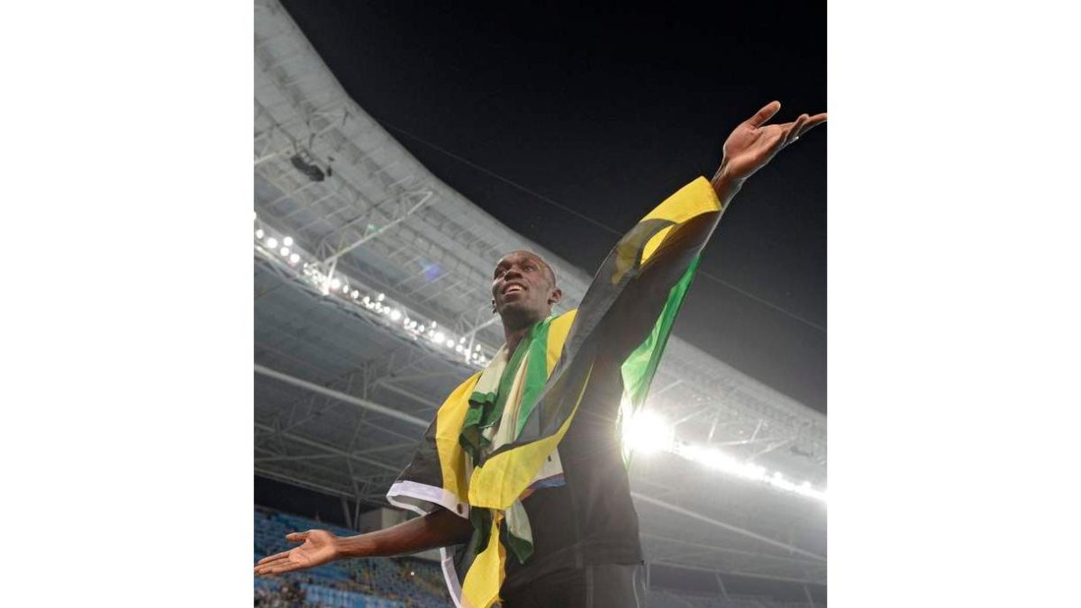 Usain Bolt se despide con tres oros en Río. FRANCK ROBICHON