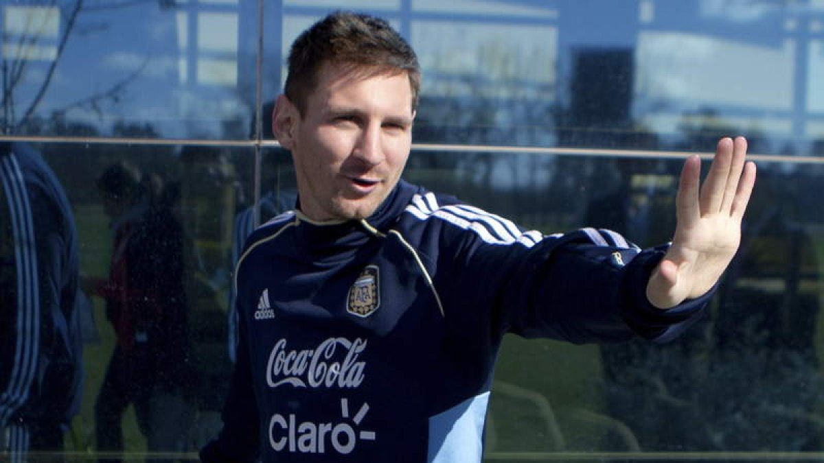 Sabella incluye a Messi, lesionado, en la última convocatoria.