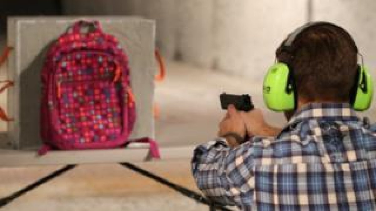 Imagen promocional de una de las mochilas antibalas que se venden