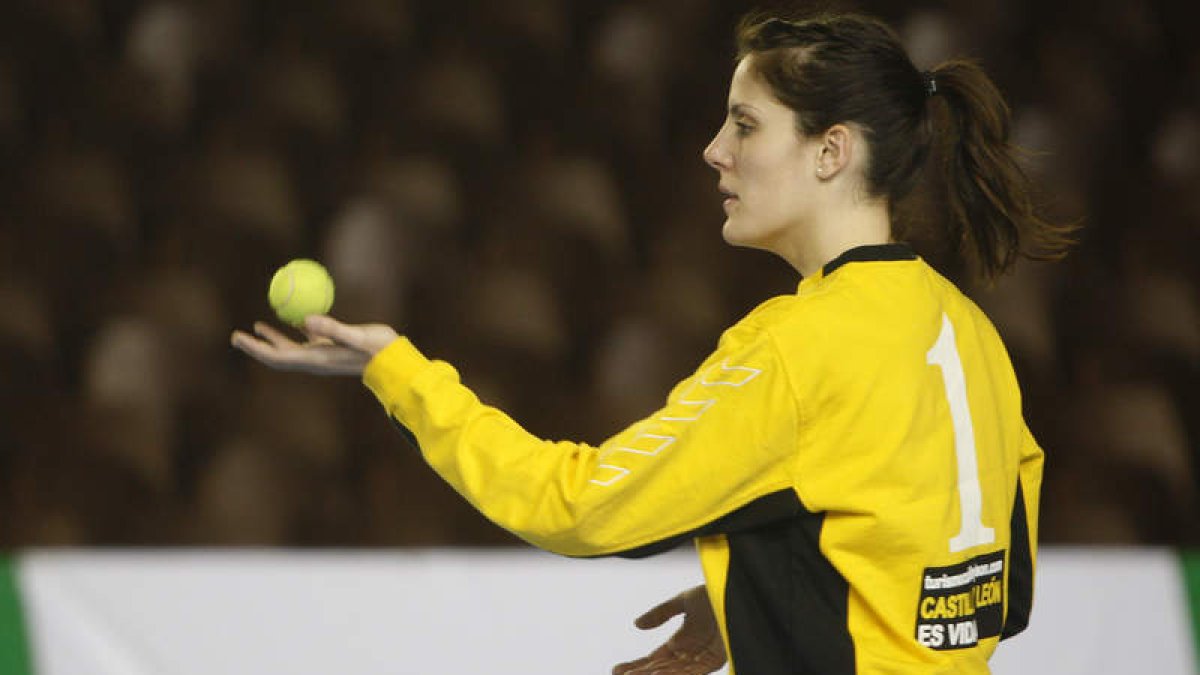 La meta del Cleba León Balonmano, Cristina González.