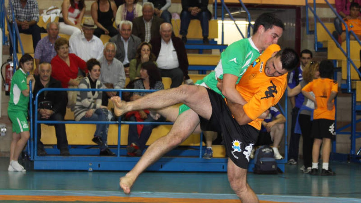 El Trofeo por Equipos de Lucha Leonesa, una competición con especiales atractivos y valores.