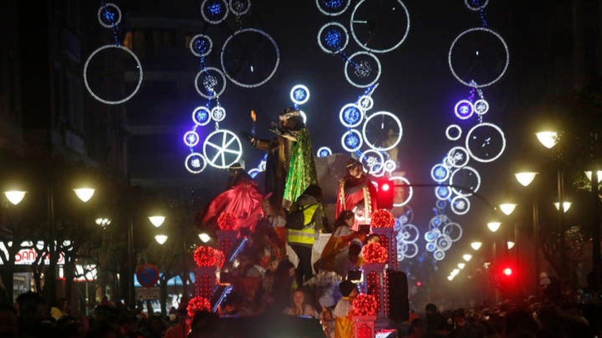 Cabalgata de los Reyes Magos en León. FERNANDO OTERO