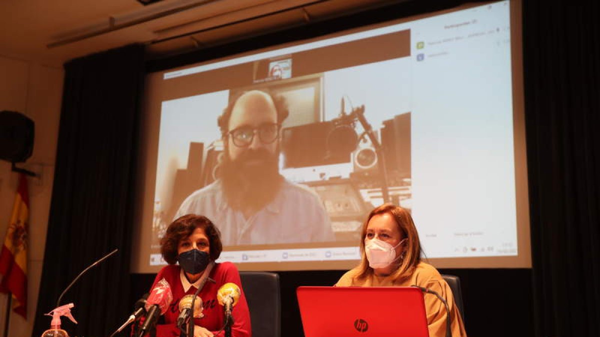 Imagen de la rueda de prensa que tuvo lugar ayer en la Casa de la Cultura de Ponferrada. L. DE LA MATA