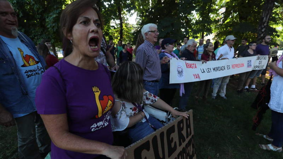 Un momento de la concentración de ayer por la tarde en el parque del Temple. ANA F. BARREDO