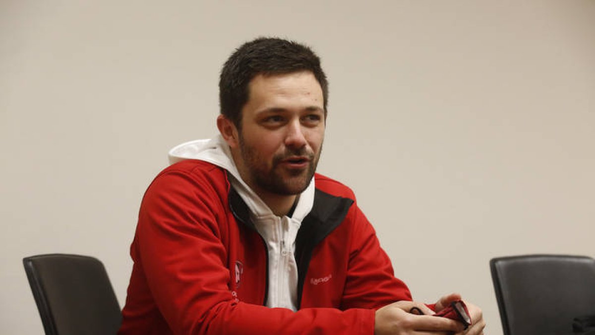 Entrevista a Guillermo Algorri, entrenador del Cleba. F. Otero Perandones.