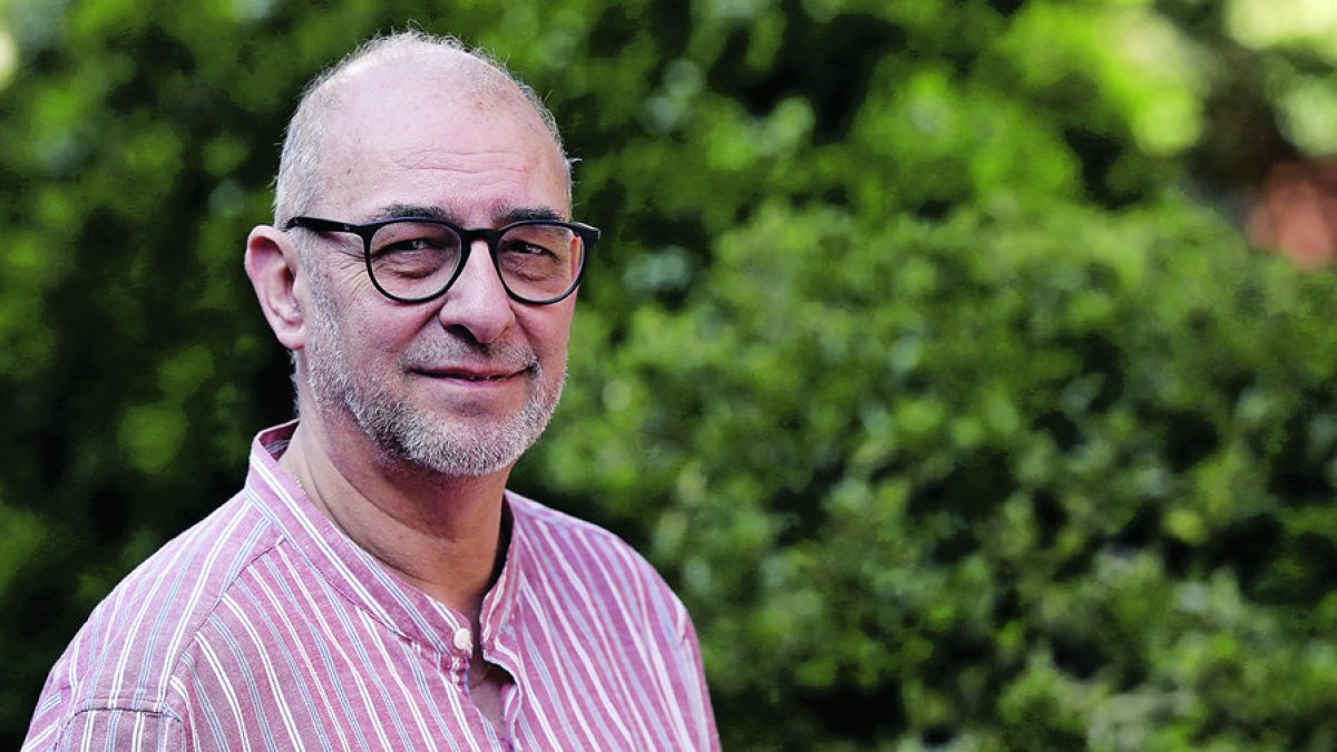 El presidente de la asociación Proyecto Hombre en León y en el Bierzo, Jorge Peña, relata la situación social en la provincia. MARCIANO PÉREZ.