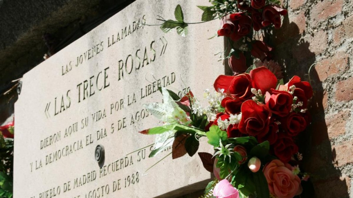 Acto de Homenaje a las 'Trece rosas' en Madrid, en 2006.