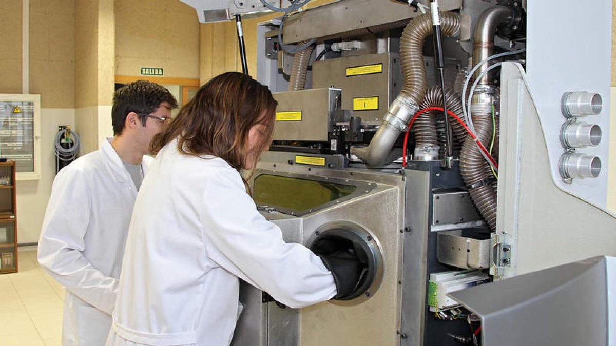 Los alumnos cuentan con laboratorios específicos para realizar los créditos prácticos. DL