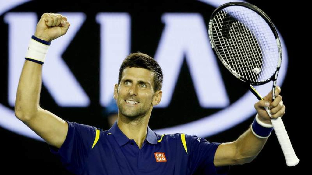 Novak Djokovic celebra su victoria ante el japonés Kei Nishikori en su partido de cuartos.