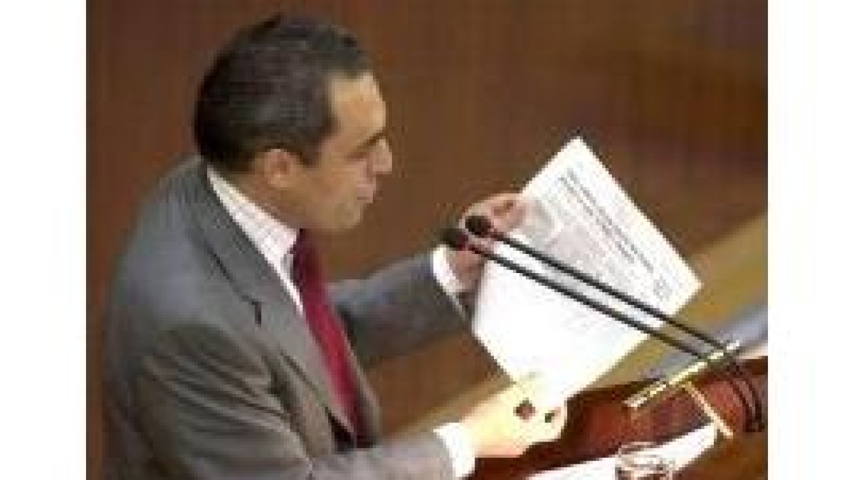 Rafael Simancas durante el discurso previo a la votación de su candidatura a la Comunidad de Madrid