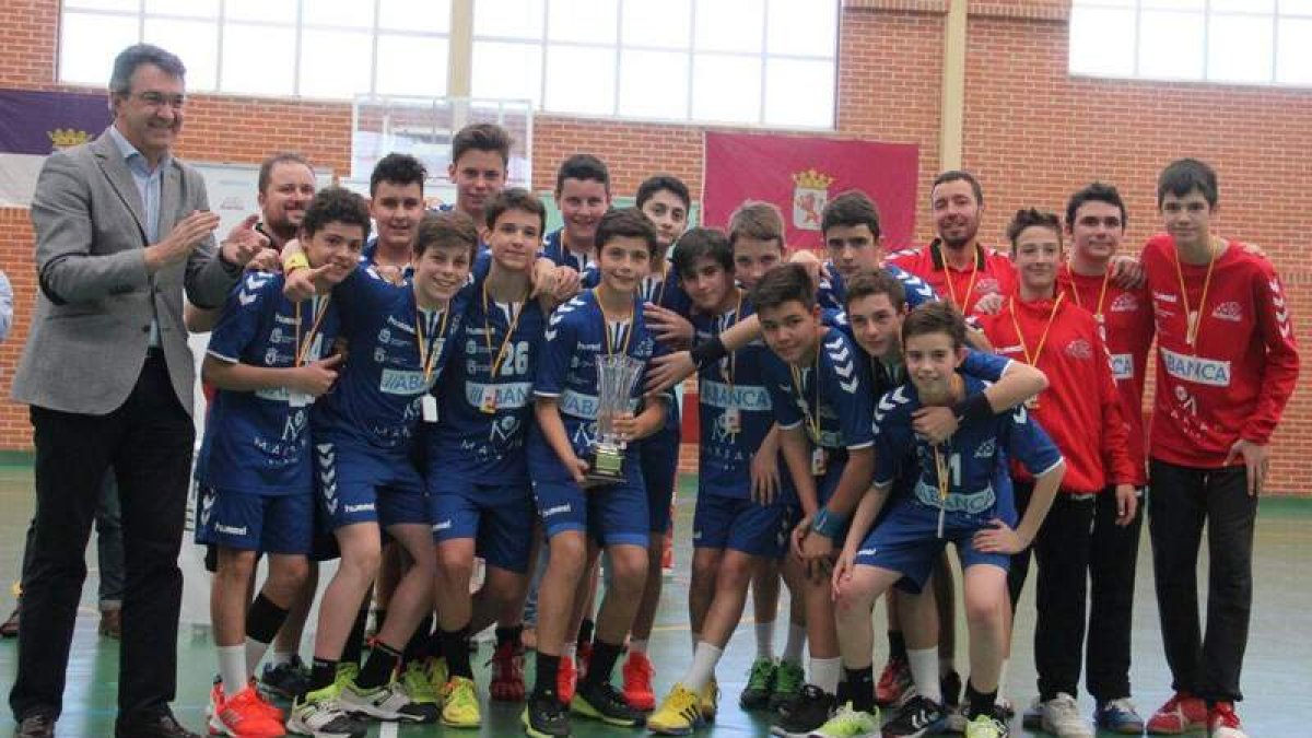 EDM Ademar y Ademar Maristas lograron ayer sendas plazas para disputar el intersector, paso previo al campeonato de España en categoría infantil. DL
