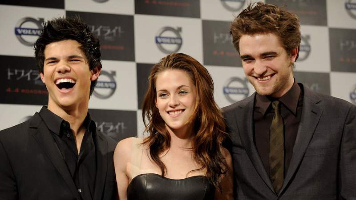 Pattinson, Stewart y Lautner posan durante un acto de promoción de ‘Crepúsculo’.
