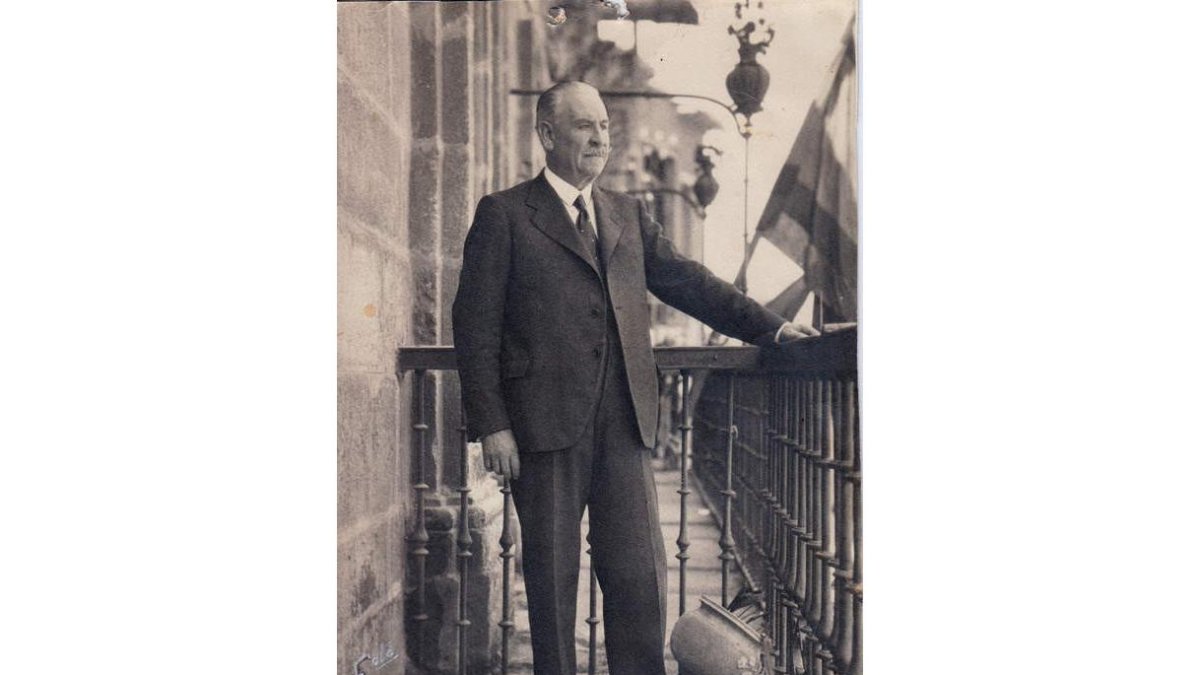 Fotografía inédita de Gerardo Queipo de Llano, sin fechar, en el Ayuntamiento de Ponferrada.