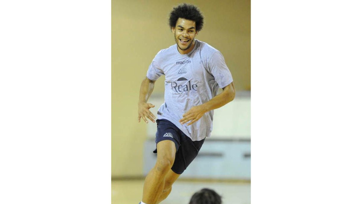 Dipanda en el último entrenamiento del Reale Ademar.