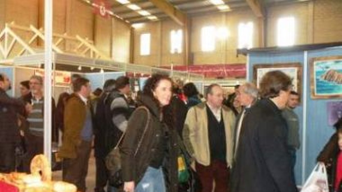 Cientos de personas visitaron la feria