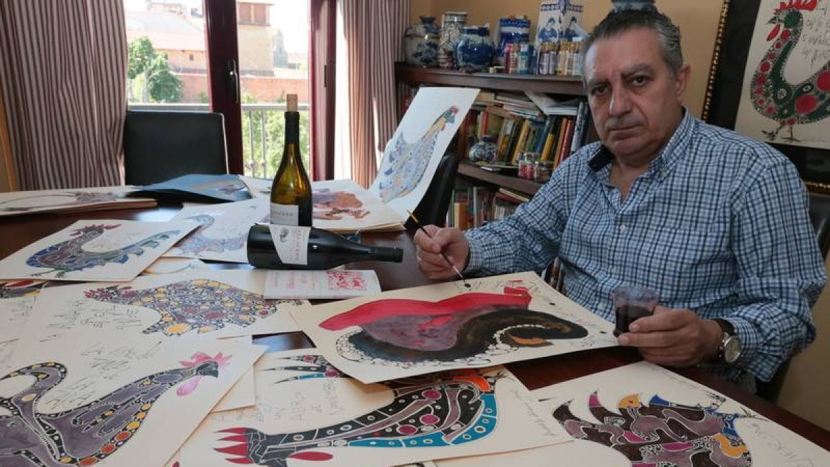El artista Adolfo Alonso Ares en su estudio