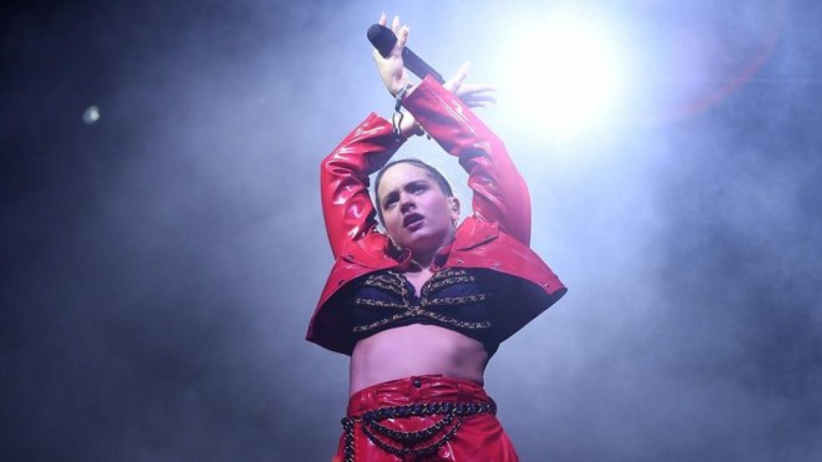 Rosalía y sus bailarinas durante el concierto en Coachella 2019.