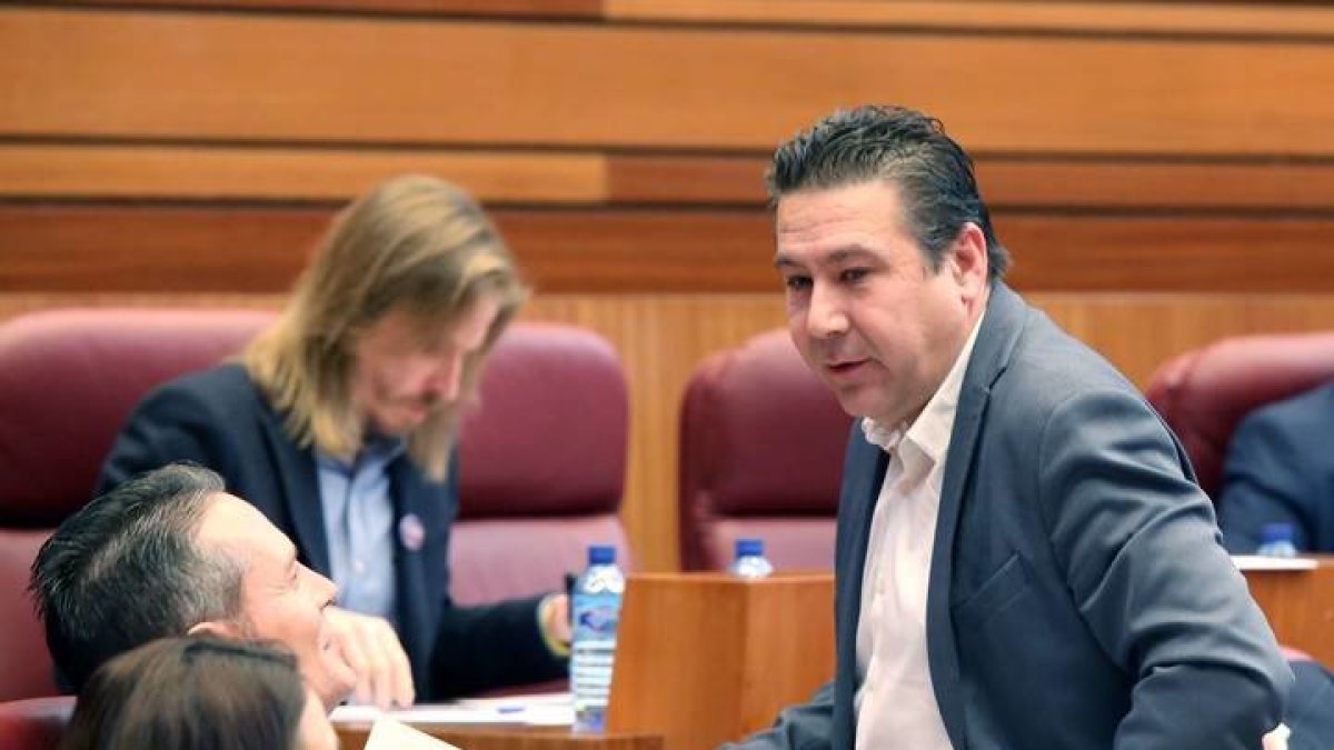Luis Mariano Santos, durante en Pleno de las Cortes de Castilla y León. AGENCIAS