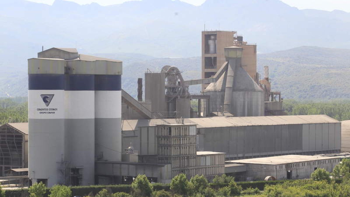 La aprobación del plan permitiría la quema de residuos en la cementera de Toral.