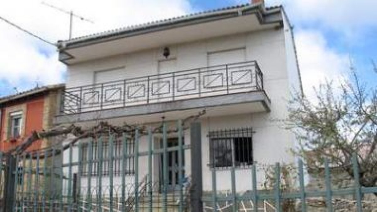 Vivienda en Cerezal de la Guzpeña donde se produjo la explosión de una caldera calefactora