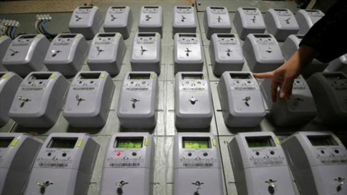 Contadores eléctricos en una finca de viviendas de Barcelona.