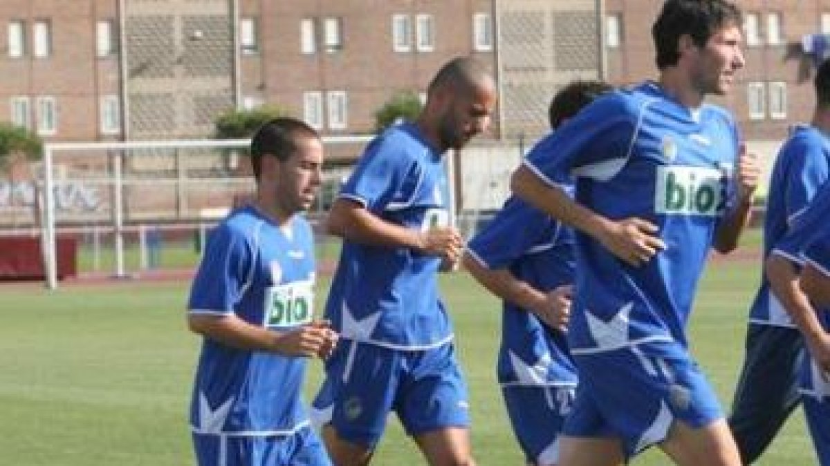 Yuri junto a Zamora, durante un reciente entrenamiento de la Deportiva en el Colomán Trabado.