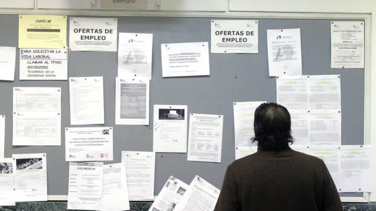 Los parados de larga duración son uno de los colectivos sobre los que quiere incidir este plan