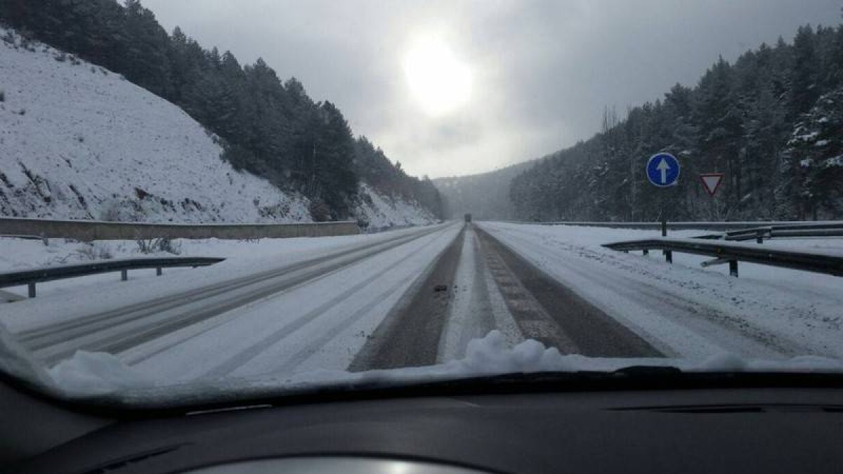 Estado que presentaba la carretera hoy, en El Rabizo.