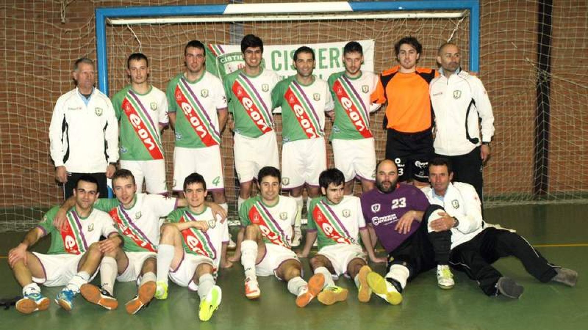 Formación del equipo del Cistierna, campeón de Liga del grupo 9 de Tercera División.