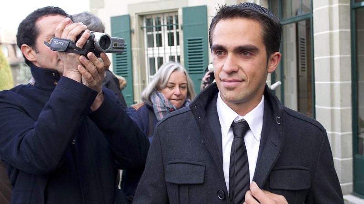 Contador llega a primera hora de la mañana a la sede del Tribunal de Arbitraje Deportivo.