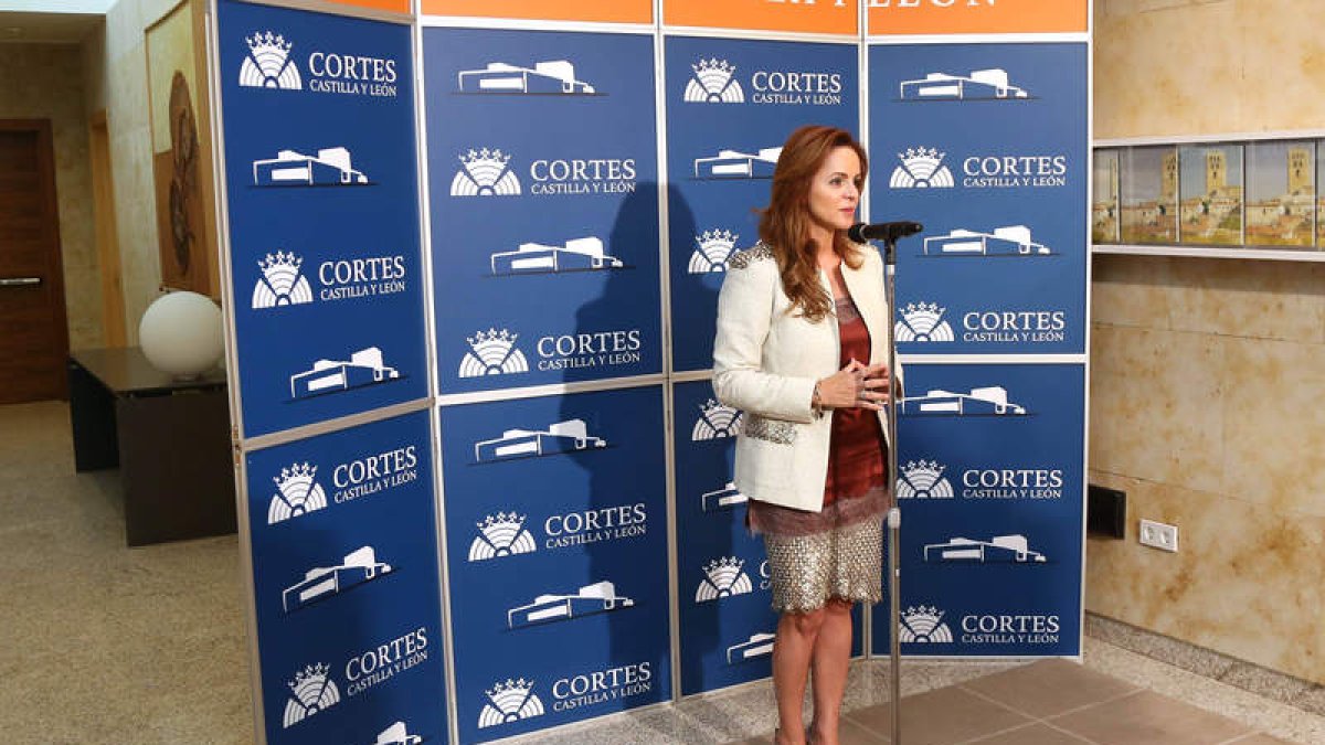 La presidenta de las Cortes, Silvia Clemente, el pasado viernes, dando cuenta de los acuerdos de la Mesa.
