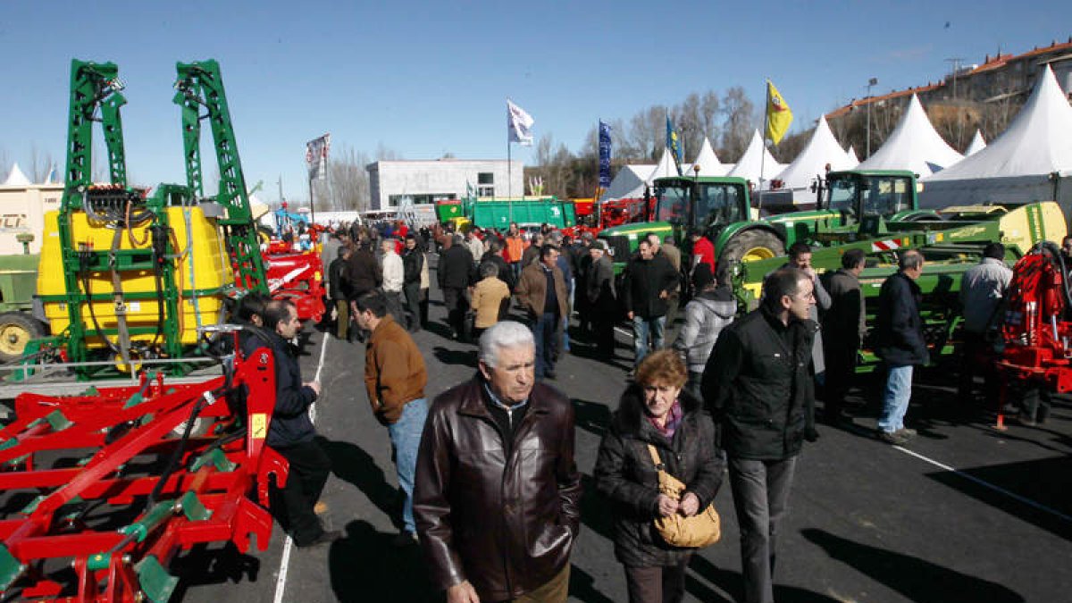 El público visitó con interés las zonas dedicadas a la maquinaria agrícola.
