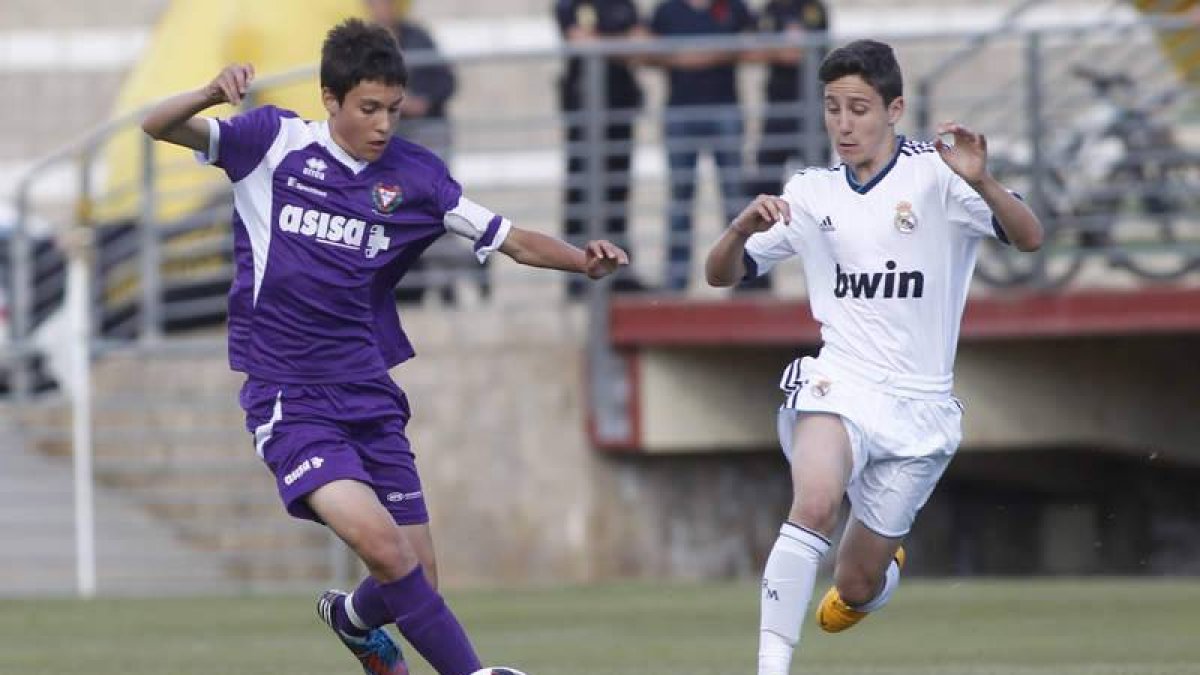 La Selección de León intentó frenar a un Real Madrid que demostró su condición de favorito.