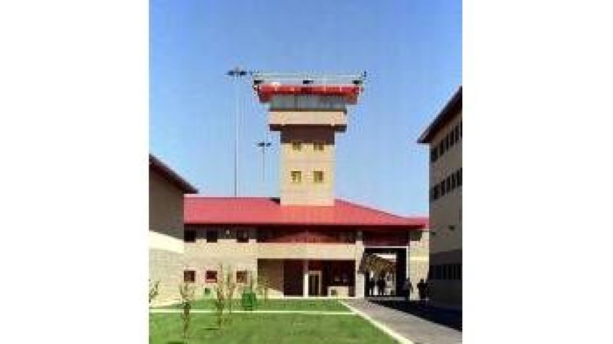 Torre de control de la prisión de Mansilla de las Mulas
