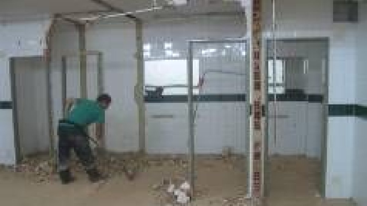 La empresa ya ha iniciado los trabajos en los vestuarios
