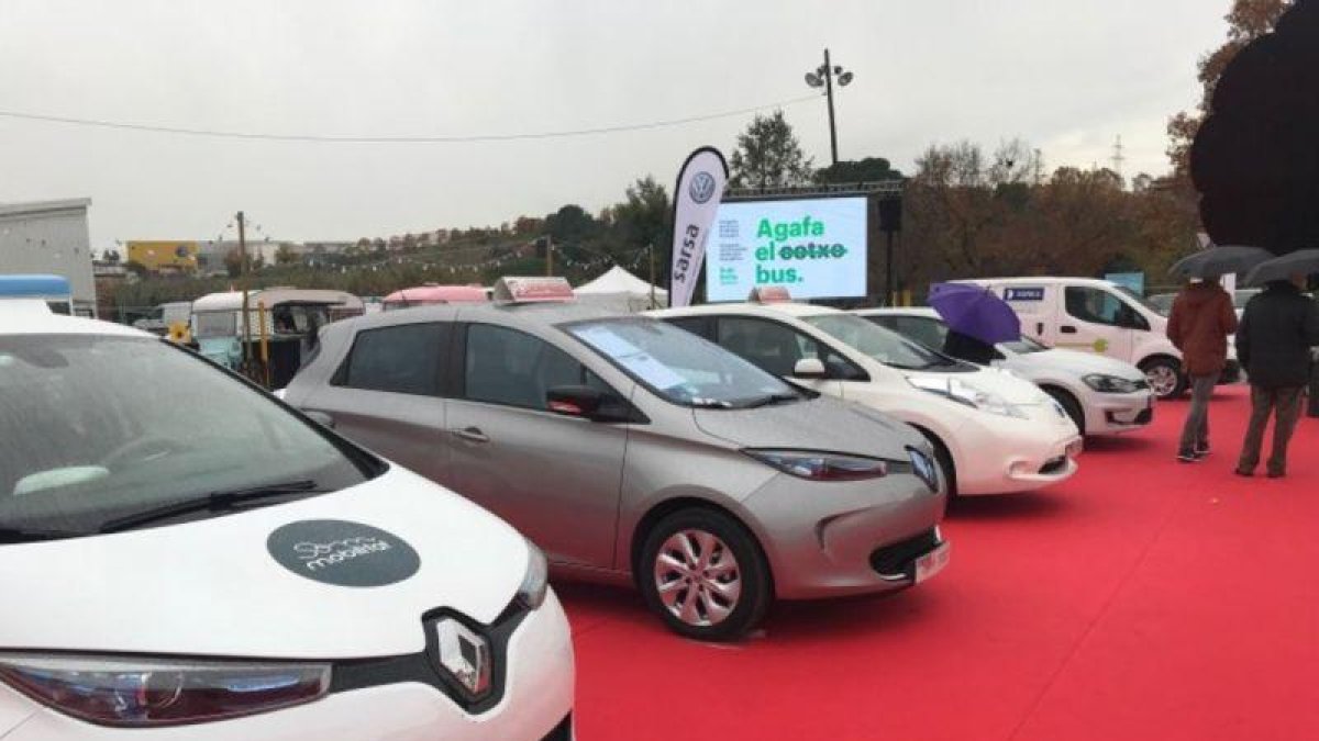 Imagen de la 1ª Feria del Vehículo Eléctrico celebrada en Rubí.
