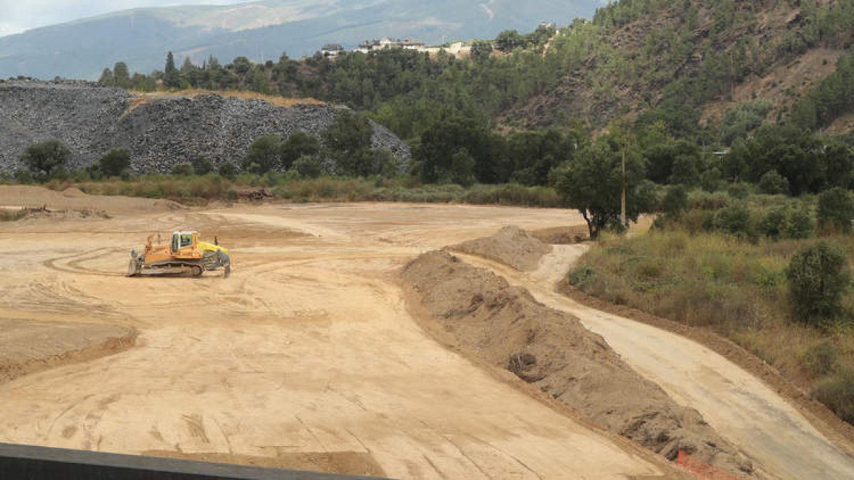 Estado de las obras en Valdeorras para dar salida a la pizarra y conectar la N-536 que parte de Ponferrada con la N-120 en O Barco. L. DE LA MATA
