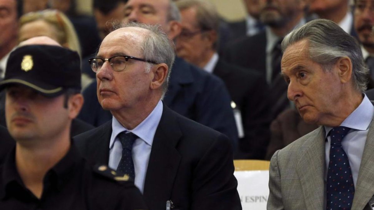 Rato y Blesa, en el banquillo.