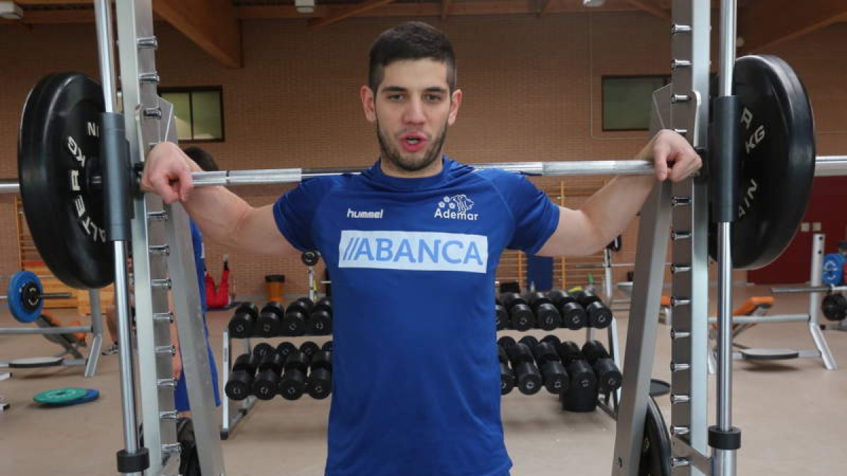 Richi Díez seguirá vinculado al balonmano en el Juanfersa Gijón.